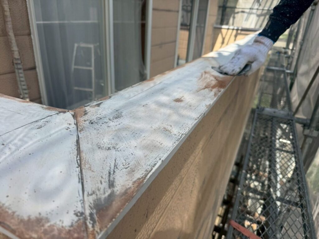 宇都宮市K様-屋根外壁塗装-笠木ケレン作業