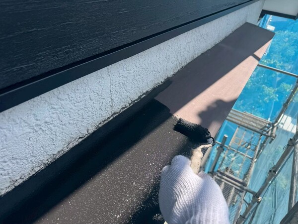 宇都宮市-外壁屋根塗装-庇塗装中