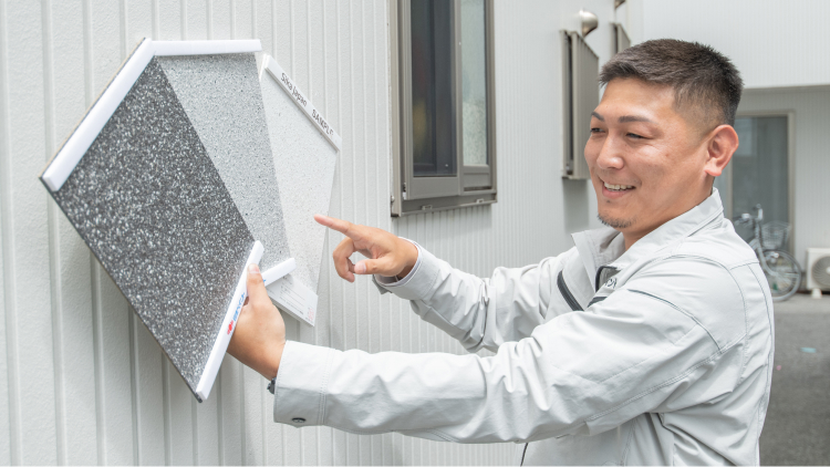 選んでいる様子